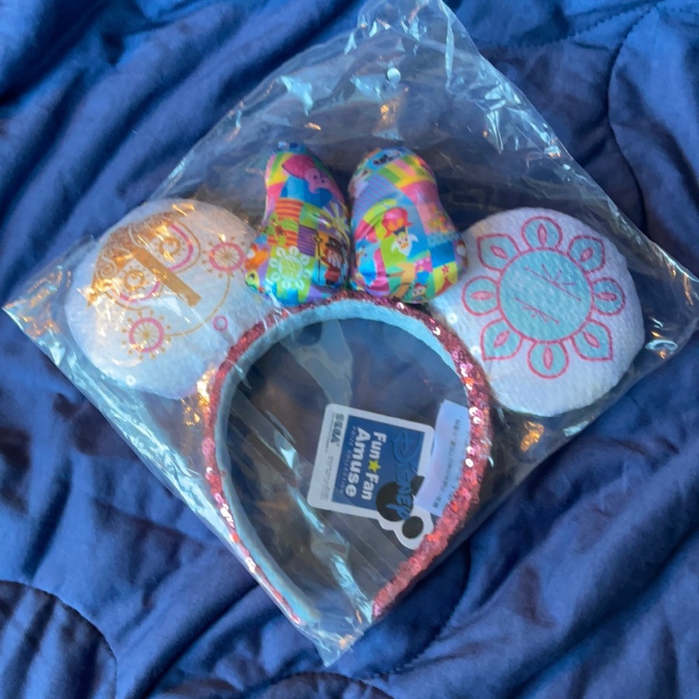 Small world Disney ears